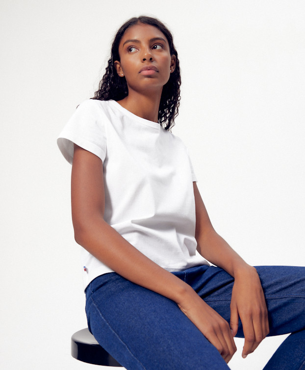 Tee-shirt Augustine blanc - Vue assise Tee-shirt Augustine blanc - Vue assise