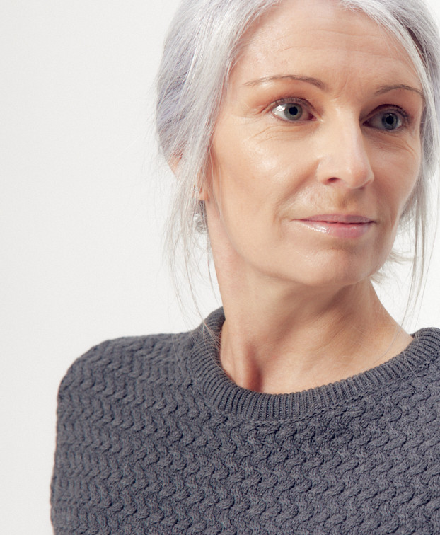 Pull Pascaline gris - Vue zoom col devant Pull Pascaline gris - Vue zoom col devant