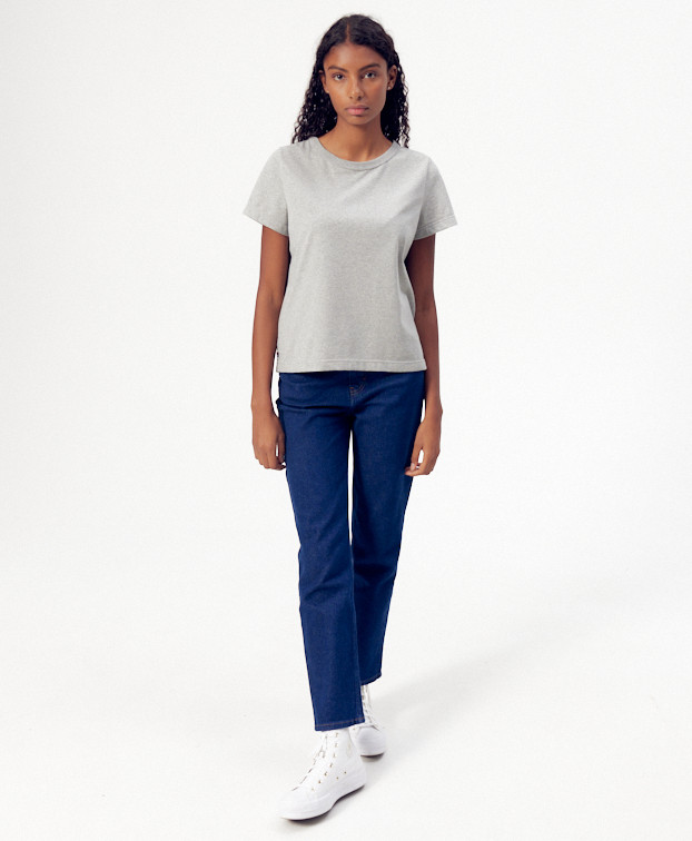 Tee-shirt Augustine gris - Vue silhouette complète Tee-shirt Augustine gris - Vue silhouette complète