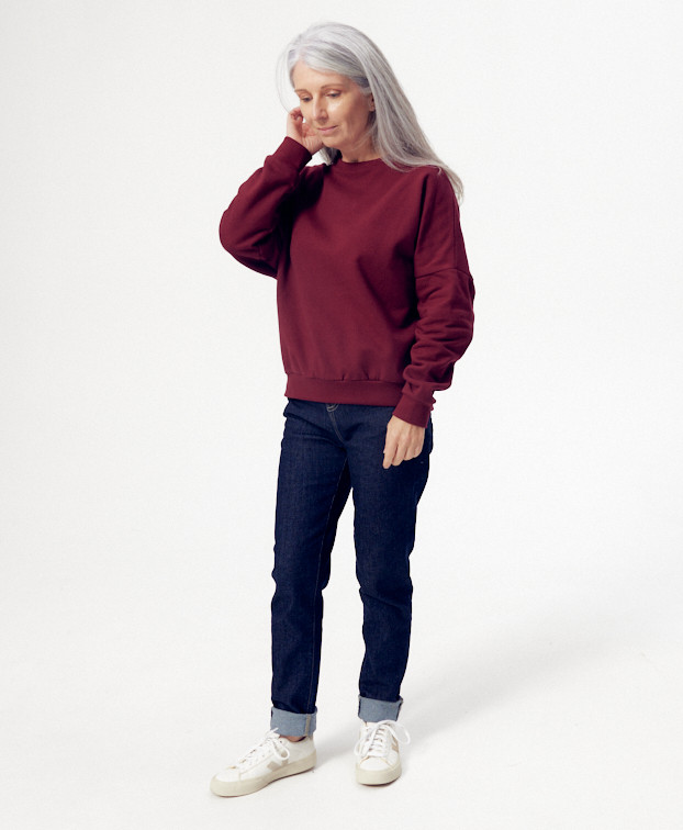 Sweat Hélène bordeaux - Vue silhouette complète Sweat Hélène bordeaux - Vue silhouette complète