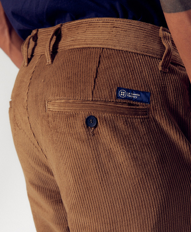 Chino Caleb camel - zoom arrière Chino Caleb camel - zoom arrière