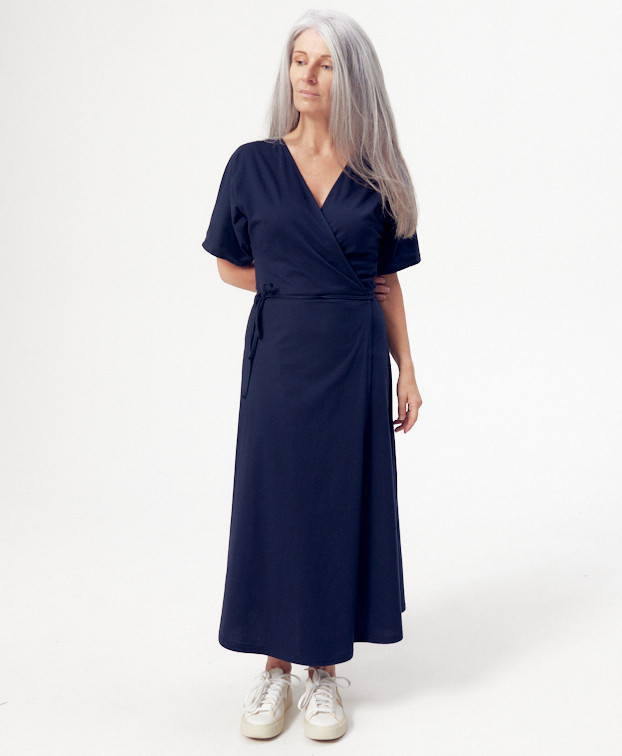 Robe longue Kate bleu - vue silhouette entière Robe longue Kate bleu - vue silhouette entière