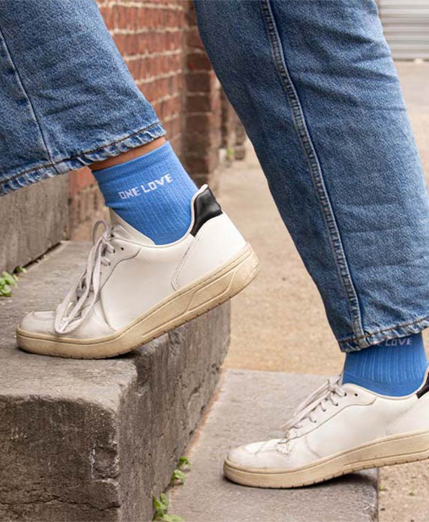 Chaussettes Candice "One Love" bleu en coton bio - La Gentle Factory - Vue principale Chaussettes Candice "One Love" bleu en coton bio - La Gentle Factory - Vue principale