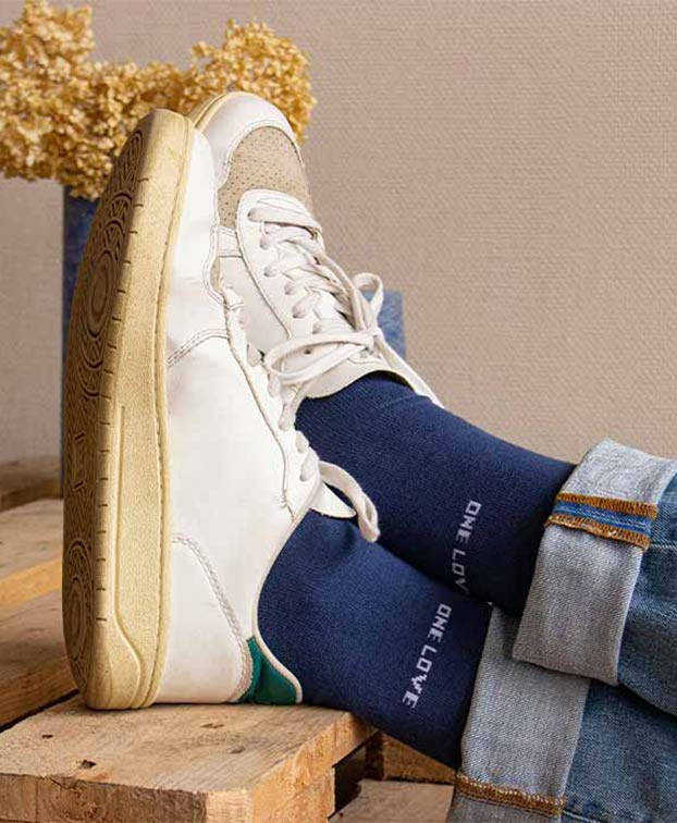 Chaussettes Cléo "One Love" bleu en coton bio - La Gentle Factory - Vue principale Chaussettes Cléo "One Love" bleu en coton bio - La Gentle Factory - Vue principale