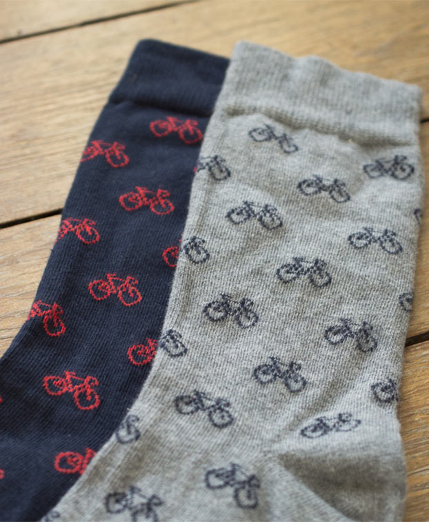 Chaussettes Caspar grises recyclées - La Gentle Factory - Zoom vélo Chaussettes Caspar grises recyclées - La Gentle Factory - Zoom vélo