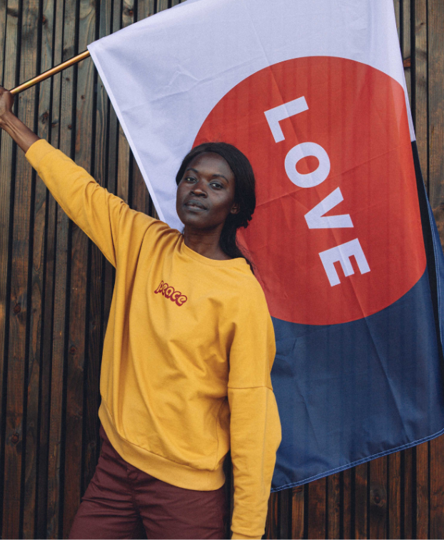 Sweat Lena "Peace" ocre en coton bio - La Gentle Factory - Vue de face entière Sweat Lena "Peace" ocre en coton bio - La Gentle Factory - Vue de face entière