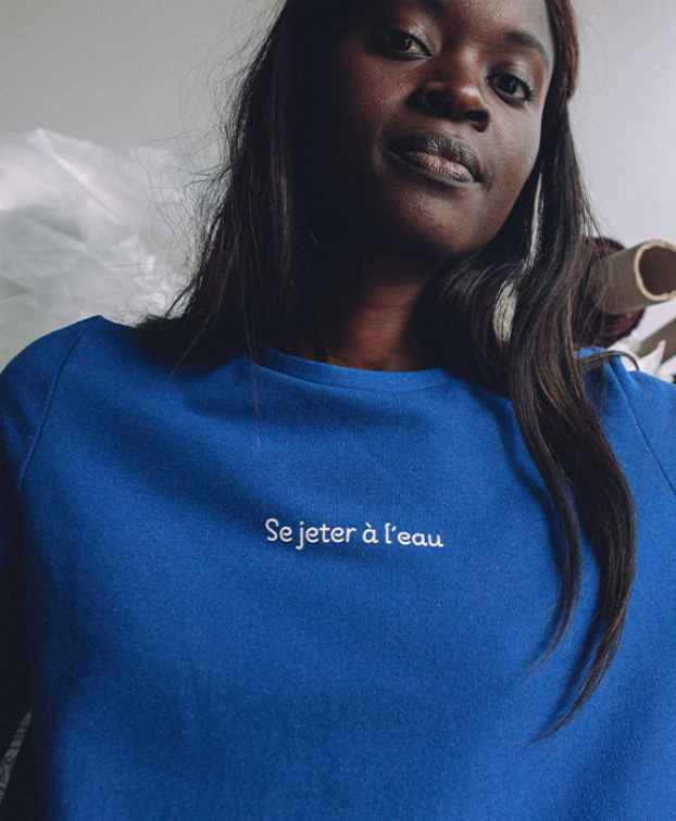 Sweat Stella "Se jeter" bleu en coton bio - La Gentle Factory - Vue principale Sweat Stella "Se jeter" bleu en coton bio - La Gentle Factory - Vue principale