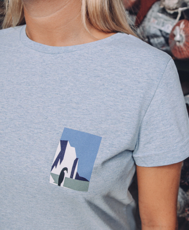Tee-shirt Palmyre "Pingouins" bleu en coton bio - La Gentle Factory - Zoom sérigraphie Tee-shirt Palmyre "Pingouins" bleu en coton bio - La Gentle Factory - Zoom sérigraphie