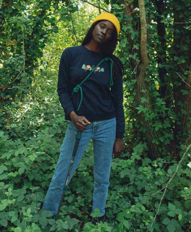 Sweat Stella bleu marine en coton bio - La Gentle Factory - Silhouette complète Sweat Stella bleu marine en coton bio - La Gentle Factory - Silhouette complète