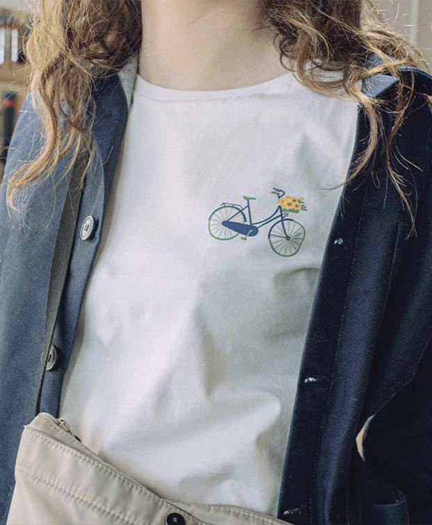 Tee-shirt Palmyre vélo écru en coton bio – La Gentle Factory – Zoom print