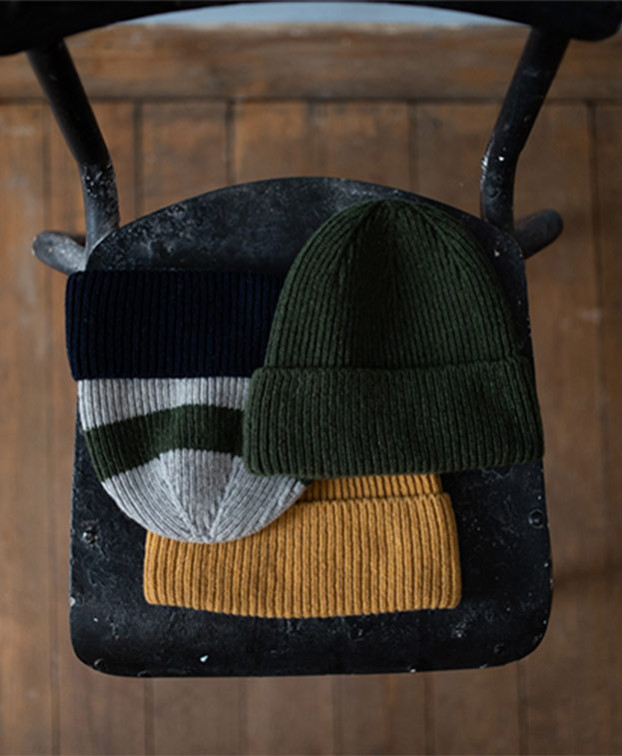 Bonnet en laine kaki recyclé - La Gentle Factory - Vue à plat pack