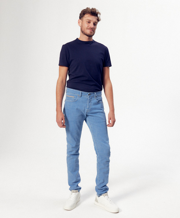 Jean Jacky bleu jean en coton bio – La Gentle Factory – Vue de face Jean Jacky bleu jean en coton bio – La Gentle Factory – Vue de face