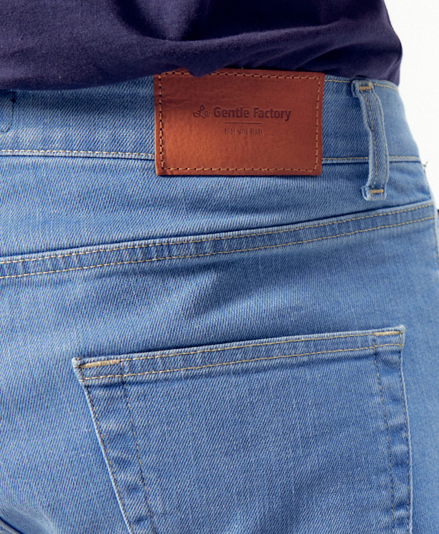 Jean Jacky bleu jean en coton bio – La Gentle Factory – Zoom jacron