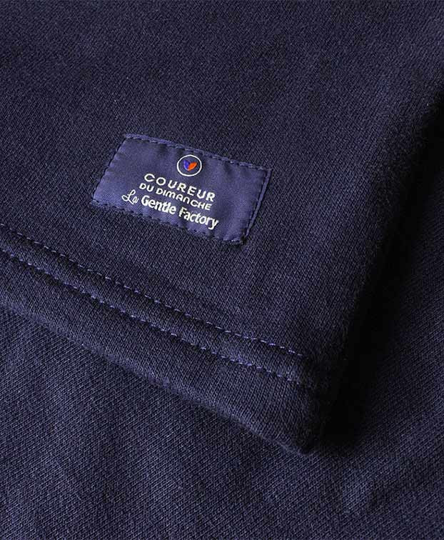 Sweat Claire "Cours." bleu en coton bio – La Gentle Factory – Zoom étiquette