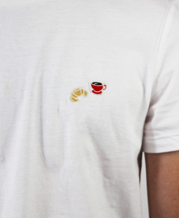 T-shirt homme made in France écru clair Barthélémien brodé café croissant coton bio T-shirt homme made in France écru clair Barthélémien brodé café croissant coton bio
