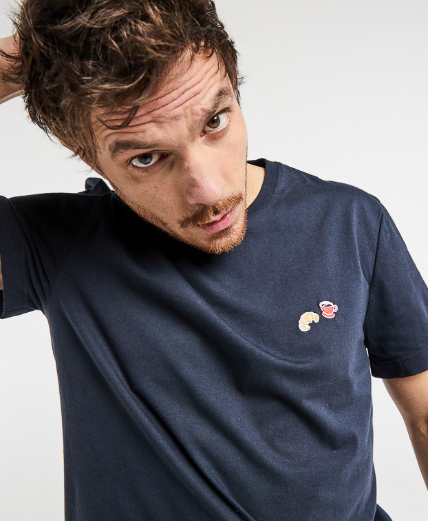 Tee-Shirt Barthélemien "Café croissant" bleu marine foncé en coton bio Tee-Shirt Barthélemien "Café croissant" bleu marine foncé en coton bio