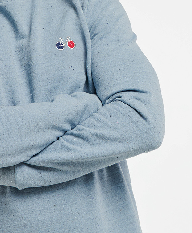 Sweat Basile Brodé Vélo Bleu Grisé en Coton Recyclé Sweat Basile Brodé Vélo Bleu Grisé en Coton Recyclé