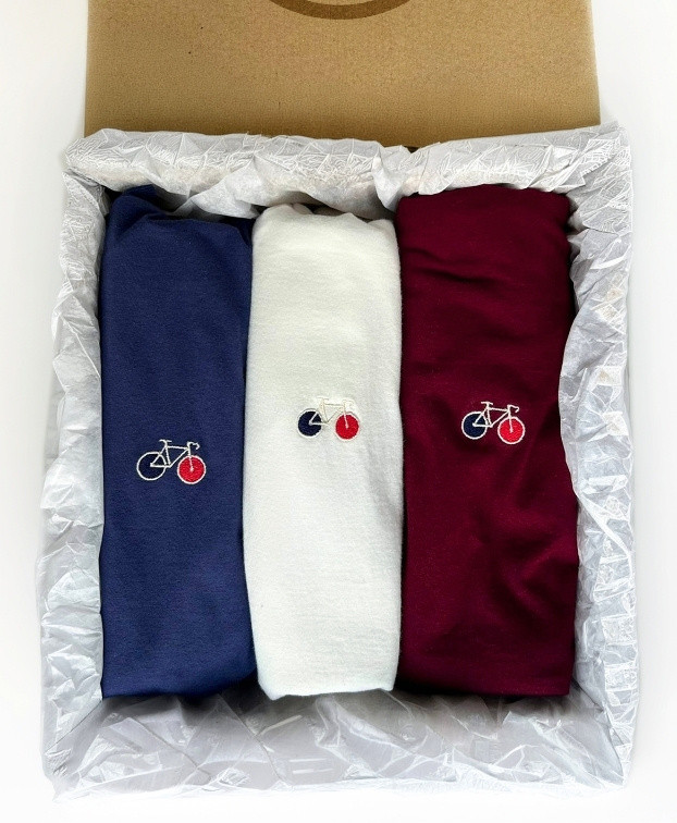 Coffret  3 Tee-shirts Barthélémien brodés vélo écru, indigo et bordeaux en coton bio  - La Gentle Factory